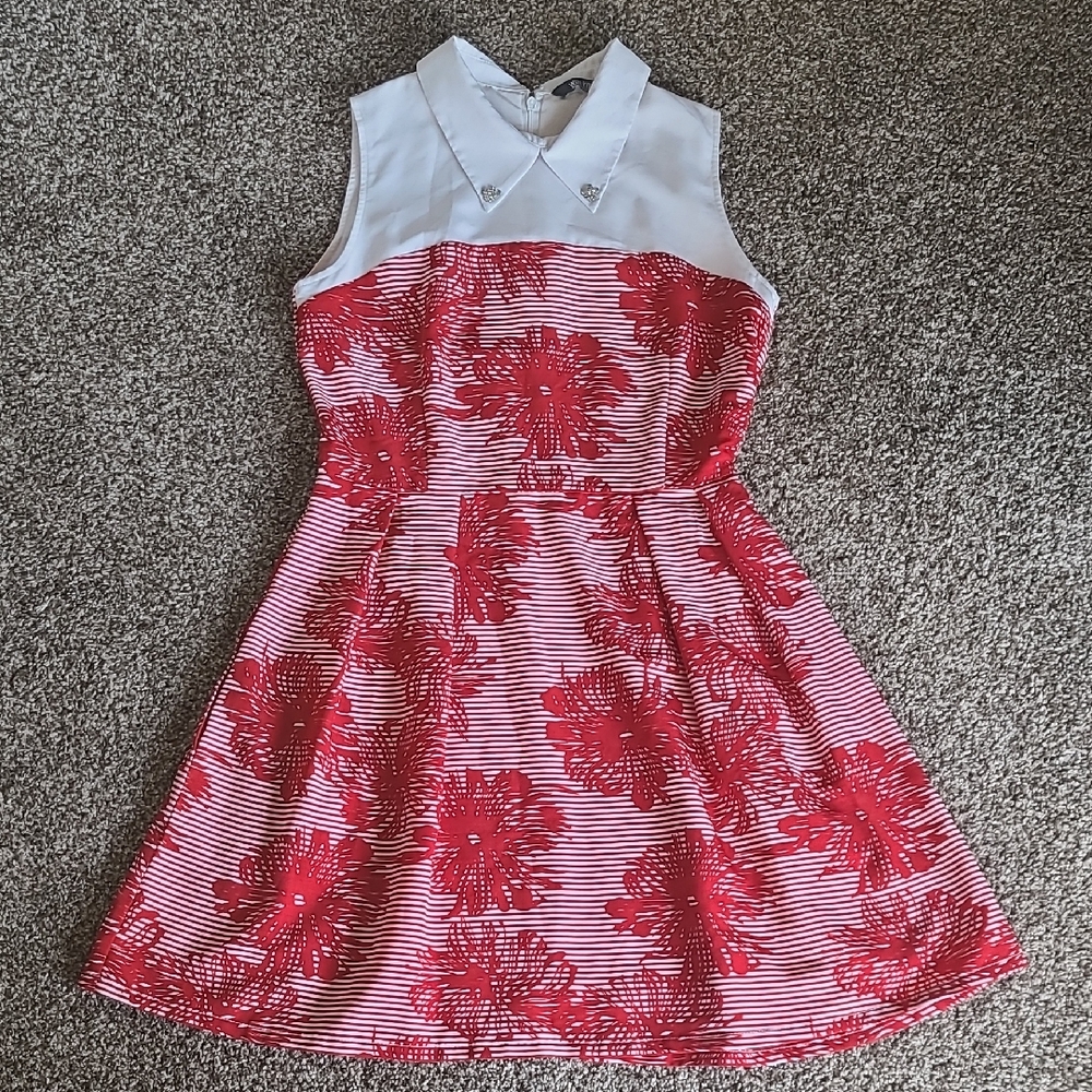 Collared Red/White Floral Dress W/Pockets!